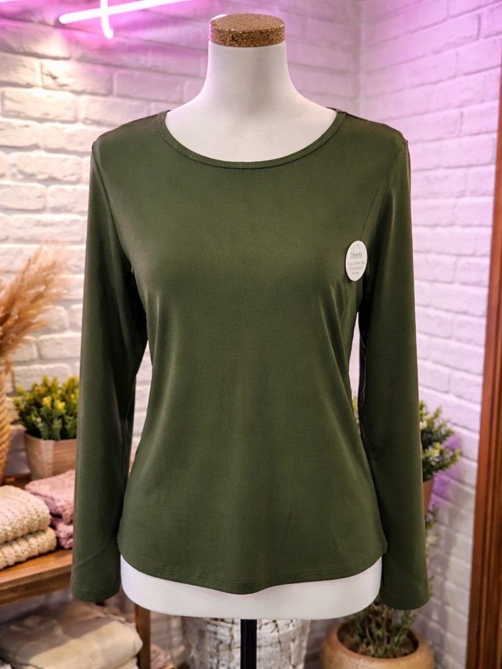 Cosmic Beauty Women’s 2X Everyday Long Sleeve Ribbed Crewneck Top in Olive NWT